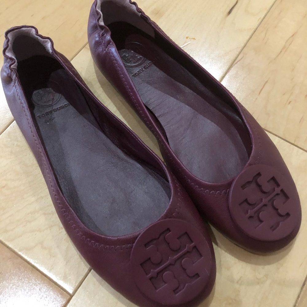 Like new Tory Burch flats-Burgundy color